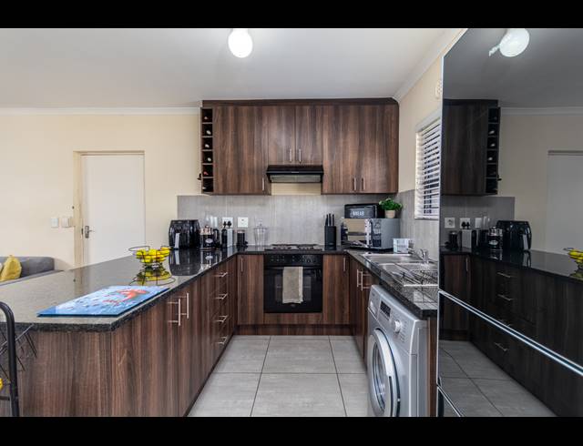 3 BEDROOM FREEHOLD FOR SALE IN PARKLANDS